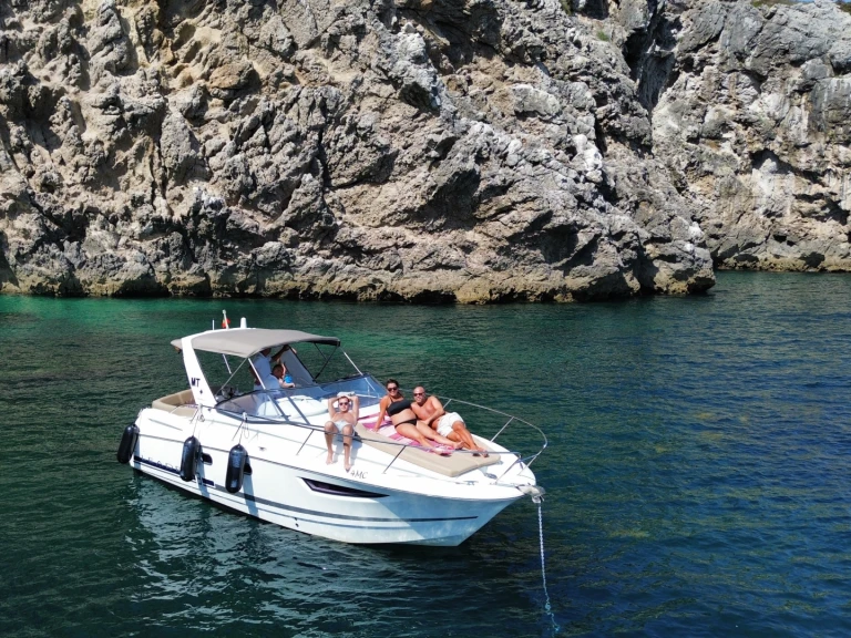 Jeanneau Leader 8 jednotlivci a charterové společnosti v Marina de Tróia