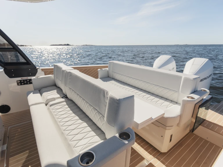 Saxdor Saxdor 320 GTO[G] jednotlivci a charterové společnosti v Sitges