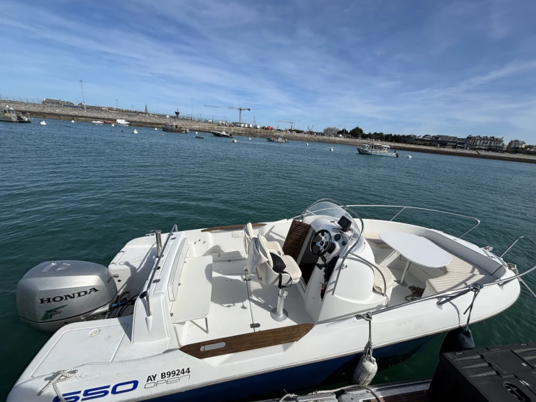 Bénéteau Flyer 6.5 jednotlivci a charterové společnosti v Saint-Malo