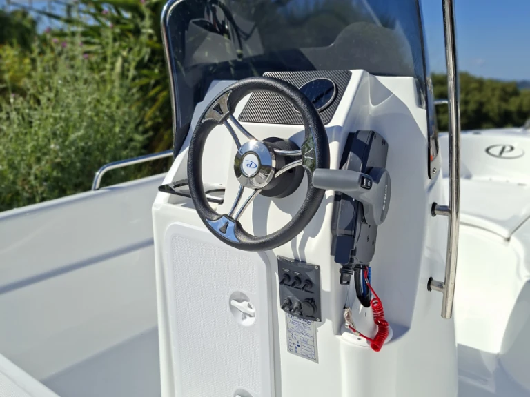 Motorová loď k pronájmu v Kerí za nejlepší cenu