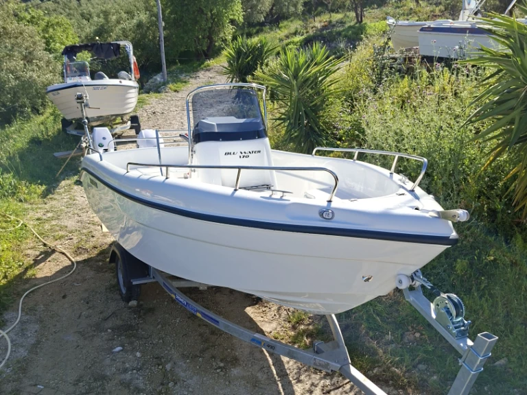 Motorová loď k pronájmu v Kerí za nejlepší cenu