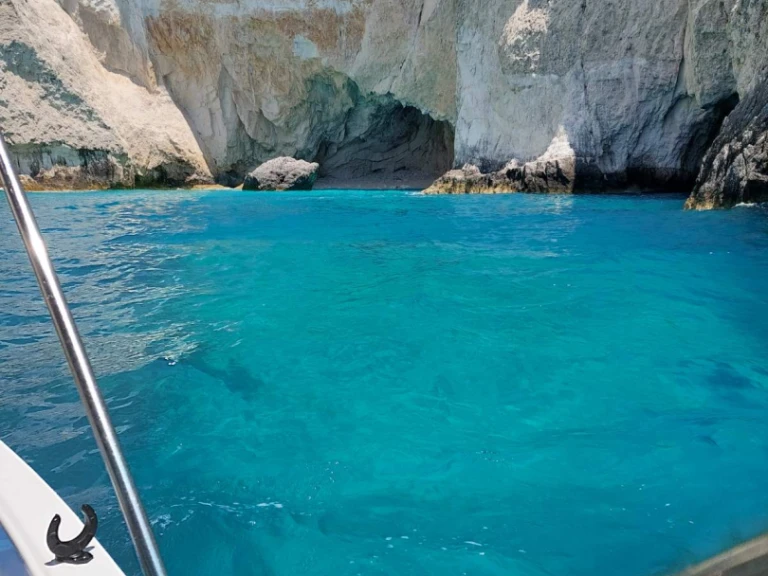 Pronájem jachty v Kerí -Poseidon Blu Water 170 na Samboatu