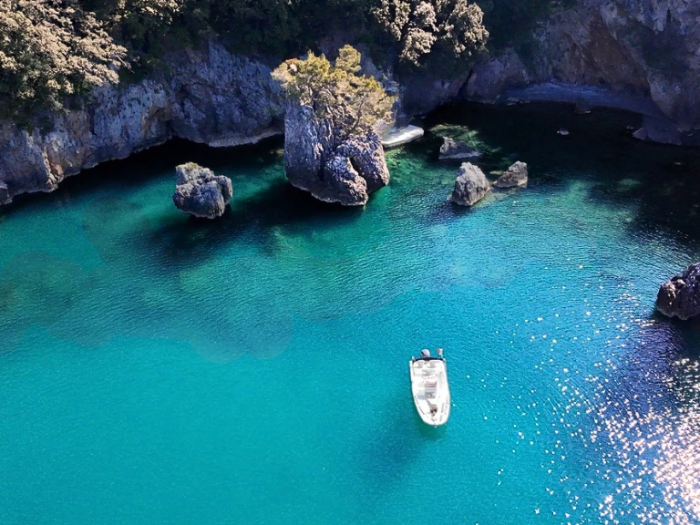 Pronájem Motorová loď v La Spezia -Boston Whaler Boston Whaler 220 Dauntless