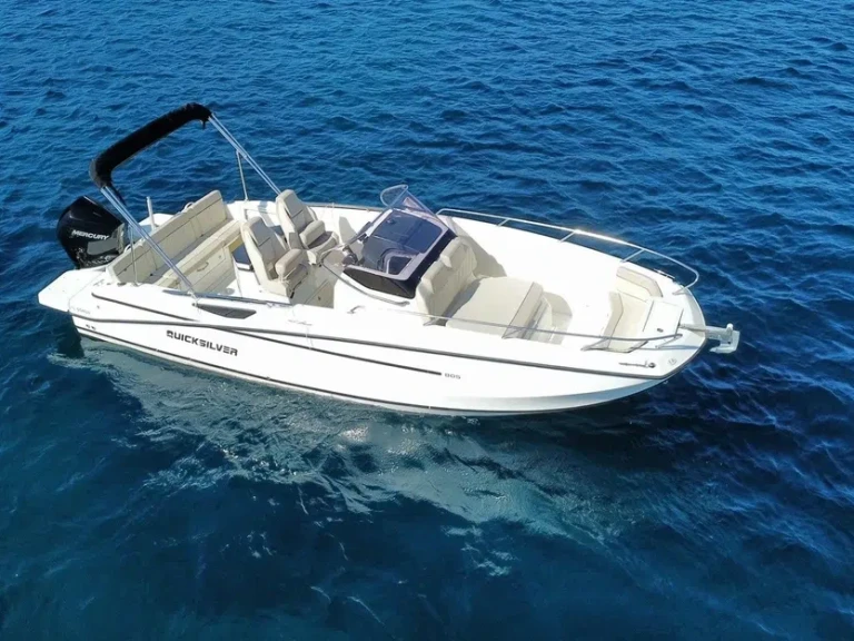 Motorová loď k pronájmu v Port des Minimes za nejlepší cenu