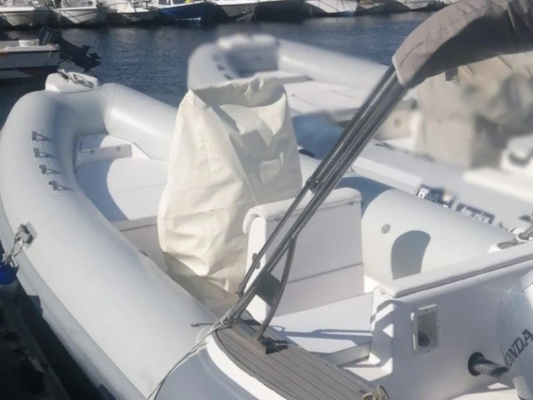 op marine 19 jednotlivci a charterové společnosti v Sorrento