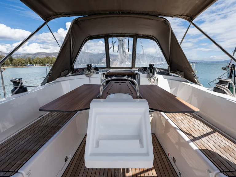 Bavaria Bavaria C38 jednotlivci a charterové společnosti v Nea Peramos