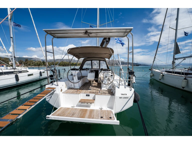 Bavaria Bavaria C38 jednotlivci a charterové společnosti v Nea Peramos