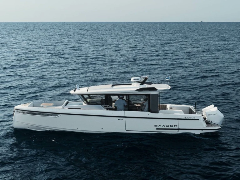 Pronajmout Motorová loď se skipperem či ne Saxdor v Sukošan