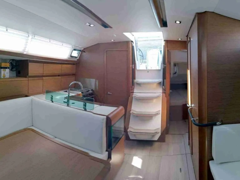 Pronájem lodi Agropoli lákavé ceny Sun Odyssey 449