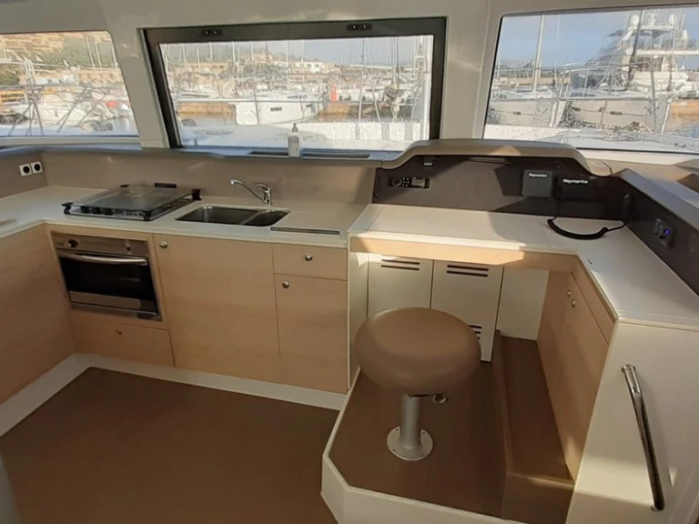 Pronajmout Katamarán se skipperem či ne Bali v Portisco