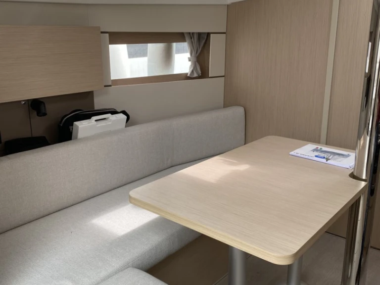 Pronajmout Plachetnice se skipperem či ne Bénéteau v Punta Ala