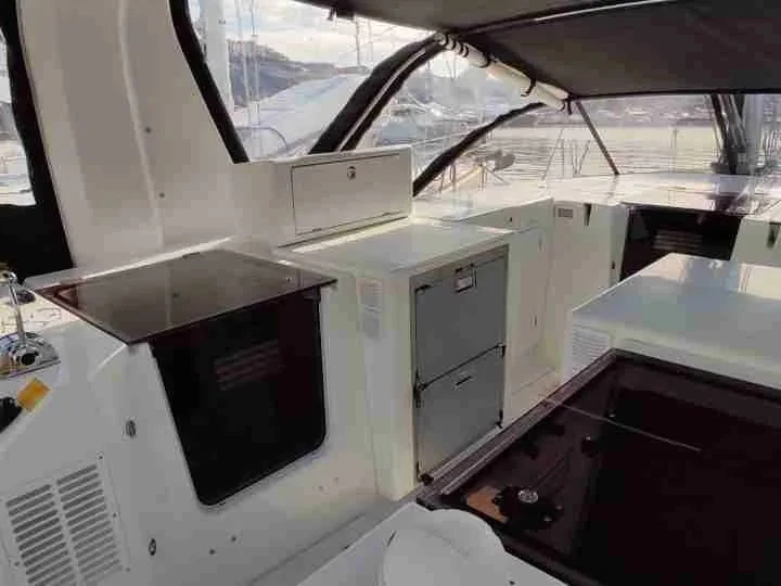 Pronajmout Plachetnice se skipperem či ne Jeanneau v Agropoli