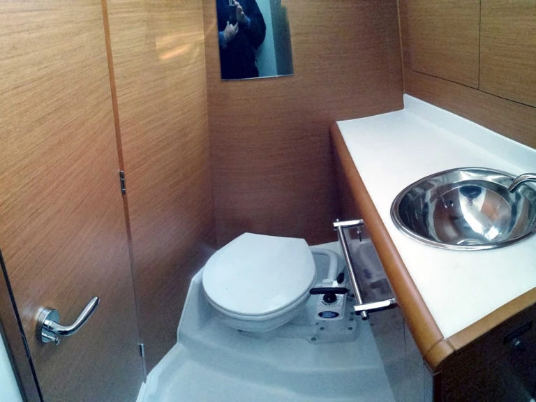 Jeanneau Sun Odyssey 449 jednotlivci a charterové společnosti v Agropoli