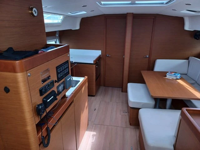 Pronájem lodi Portisco lákavé ceny Sun Odyssey 490
