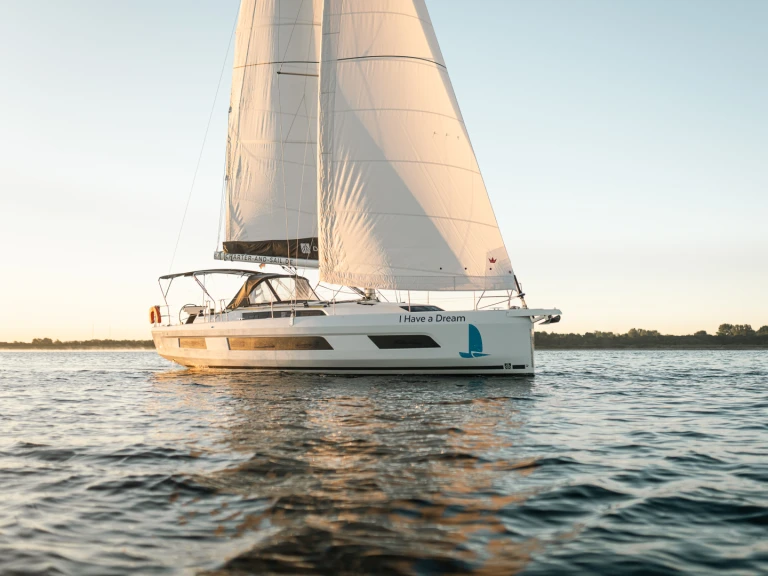 Pronájem lodi Dufour Dufour 44 v Rostock na Samboatu