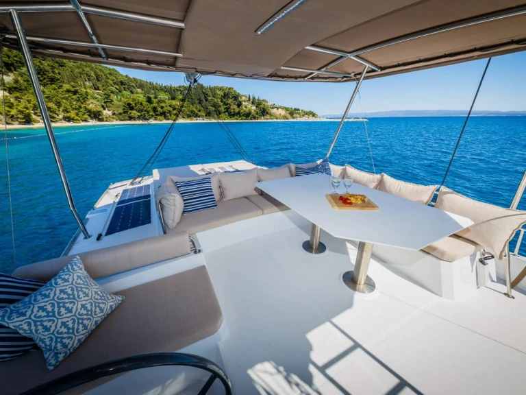 Pronájem Katamarán Bali s licencí