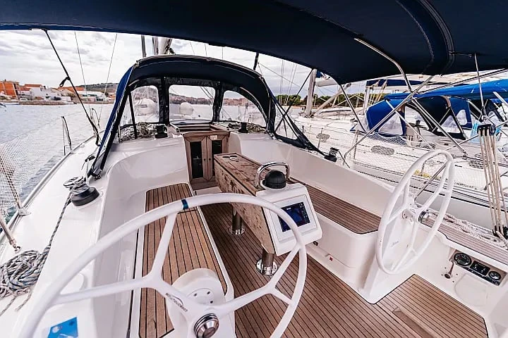 Pronájem jachty v Betina -Bavaria Cruiser 37 na Samboatu