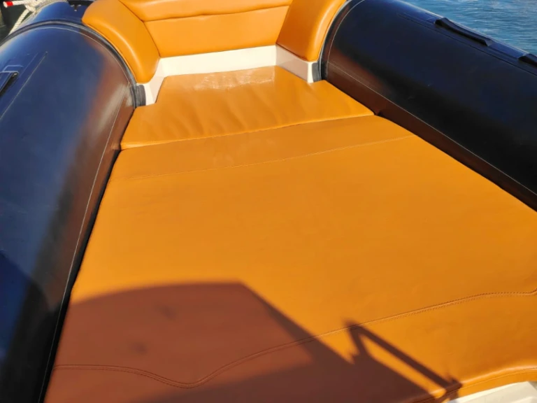 Pronájem Polotuhá loď Tiger s licencí