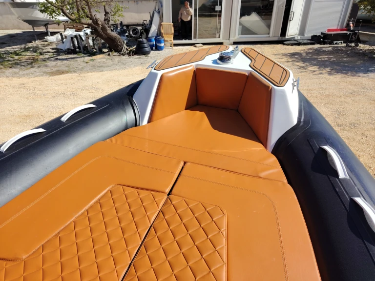 Pronajmout Polotuhá loď se skipperem či ne Tiger v Bormes-les-Mimosas