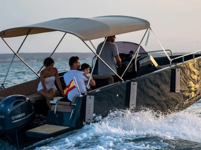 Pronajmout Motorová loď se skipperem či ne Nuva v Alicante