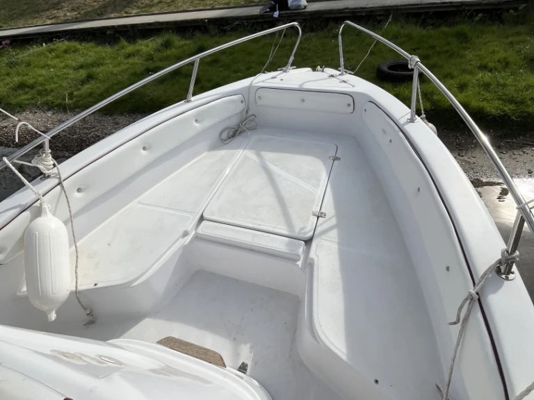 Pronájem lodi Bellingardo Sea Ghost v Lavena Ponte Tresa na Samboatu