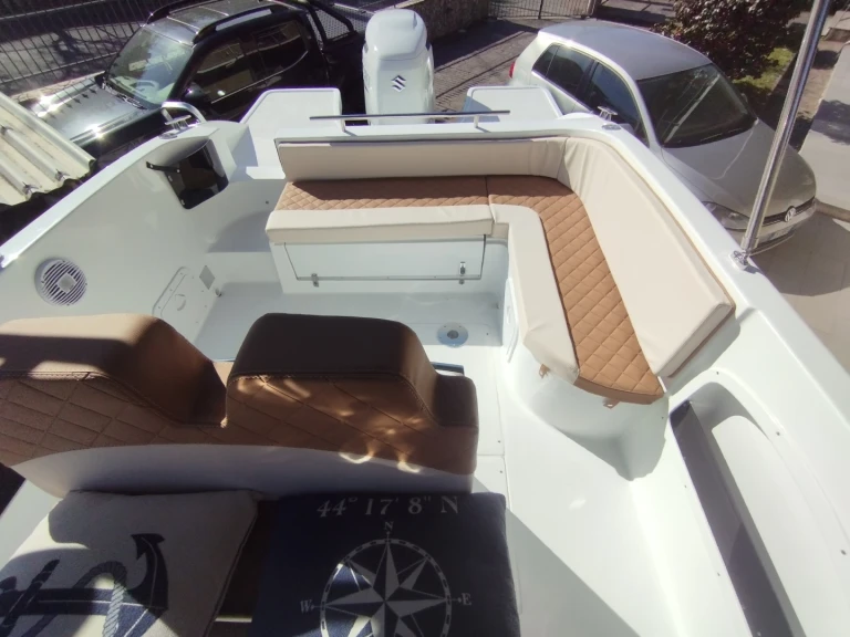 Pronájem Motorová loď v Fezzano -Saver 750WA