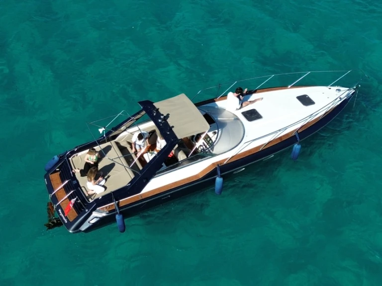 Pronajmout si Sunseeker Tomahawk 37 v Mandelieu-la-Napoule