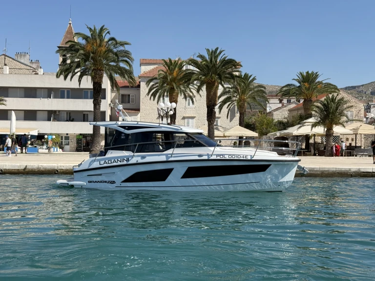 Motorová loď k pronájmu v Trogir za nejlepší cenu