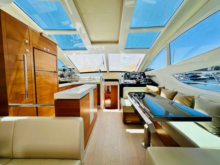 Pronájem Motorová loď Horizon s licencí