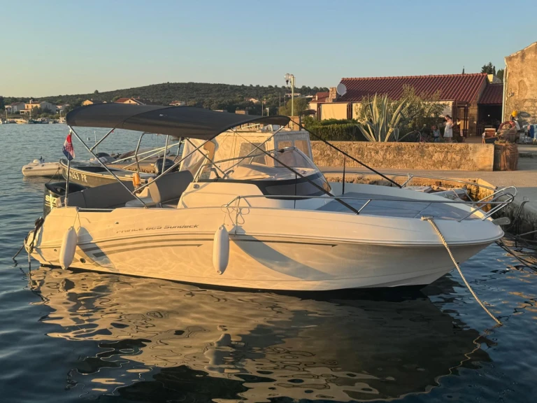 Pronájem lodi AM Yacht Prince 625 Sundeck v Muline na Samboatu