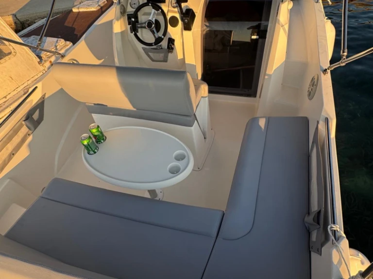 Motorová loď k pronájmu v Muline za nejlepší cenu