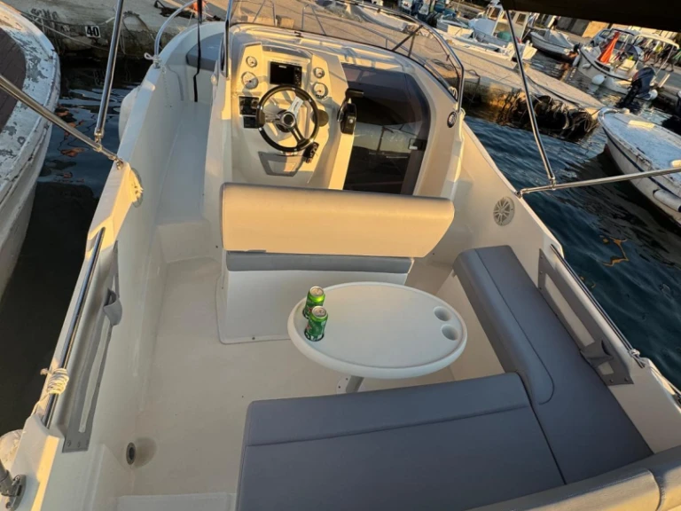 AM Yacht Prince 625 Sundeck jednotlivci a charterové společnosti v Muline