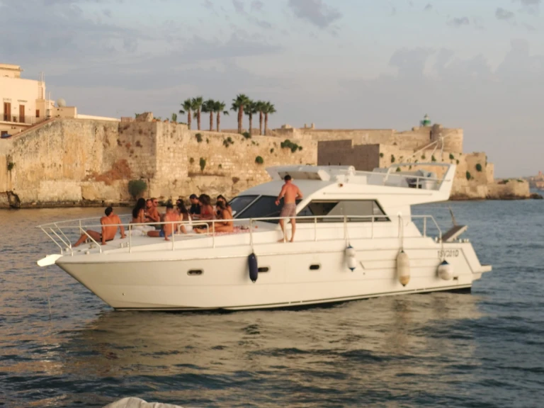 Pronájem Motorová loď Raffaelli s licencí