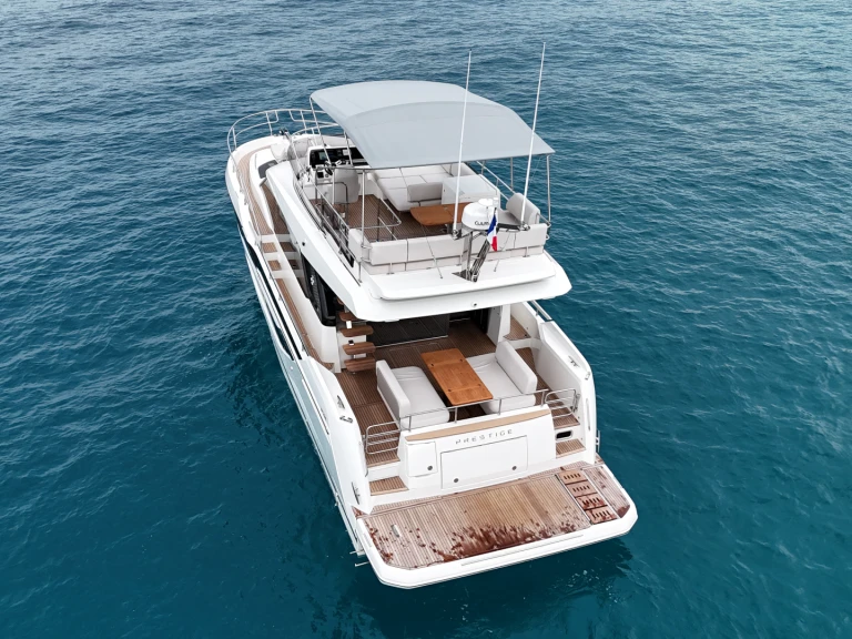 Pronájem Motorová loď Prestige s licencí