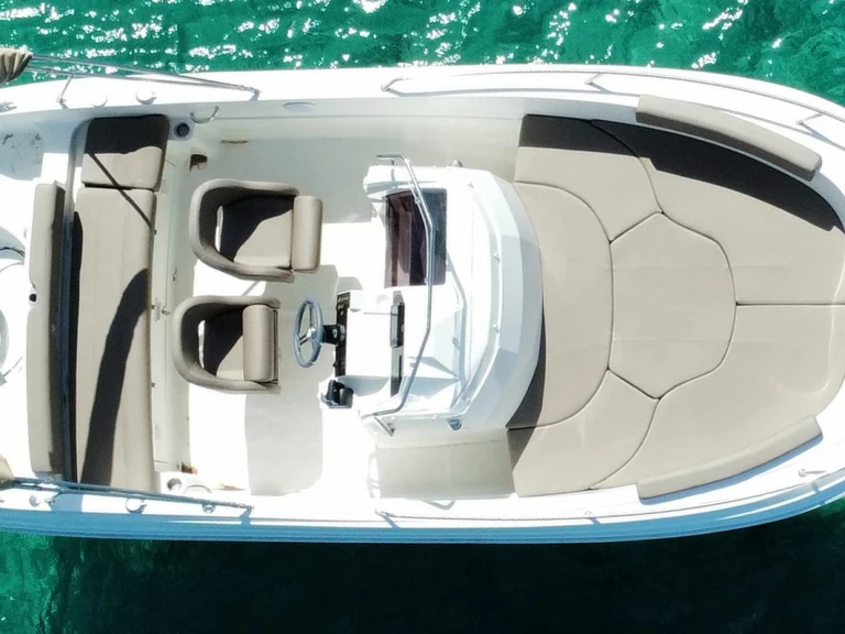 Motorová loď k pronájmu v Sant Antoni de Portmany za nejlepší cenu