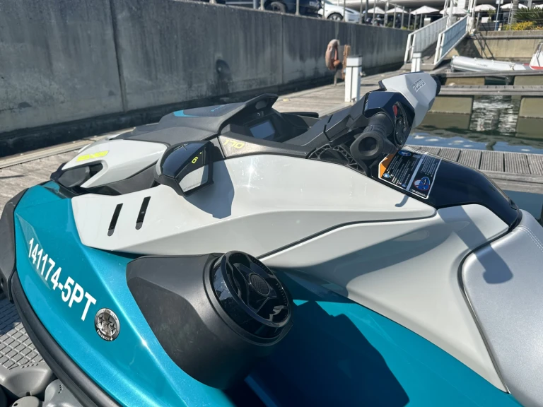 Pronájem Vodní skútr v Cascais -Sea-Doo GTI SE 170 AUDIO