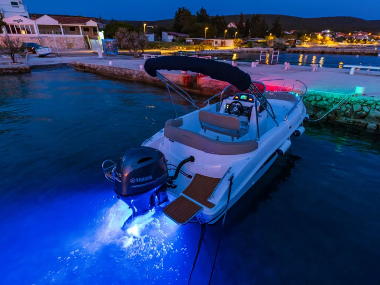 Pronajmout si Marinello fisherman 19 v Sveti Filip i Jakov