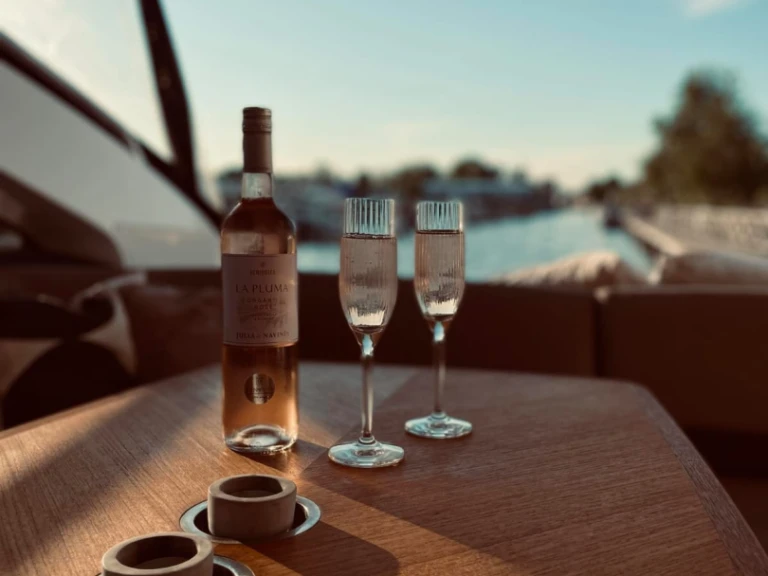 Princess Princess V53 jednotlivci a charterové společnosti v Makarska