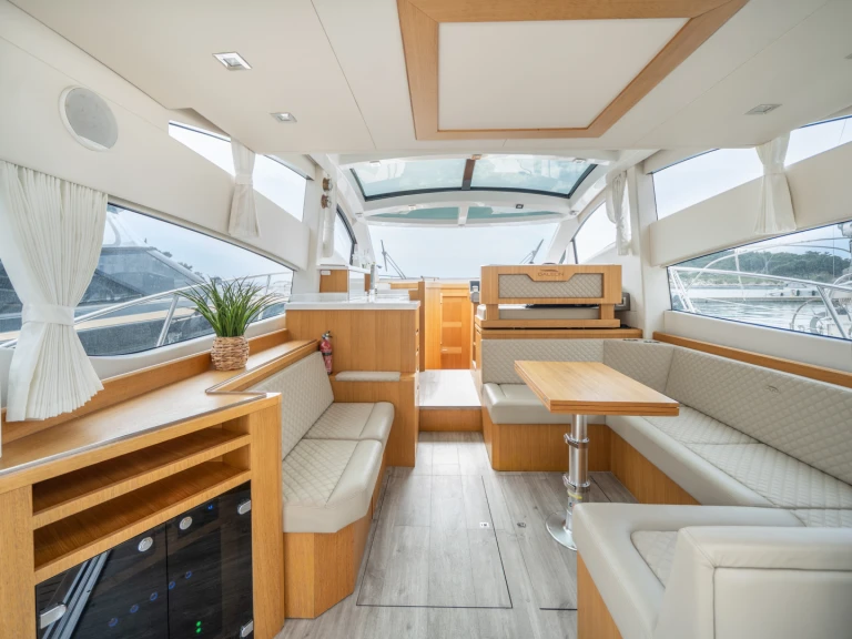 Pronájem lodi Galeon Galeon 430 Skydeck v Makarska na Samboatu