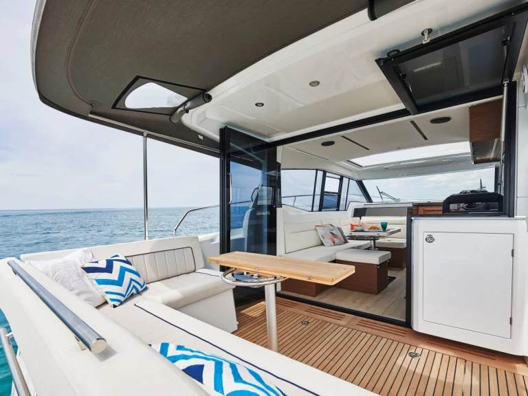 Pronájem Motorová loď Jeanneau s licencí