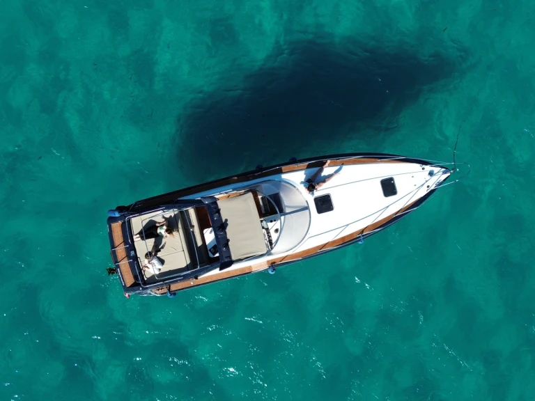 Pronájem lodi Cannes lákavé ceny Tomahawk 37