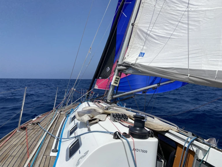 Pronájem lodi Francie lákavé ceny First 40.7