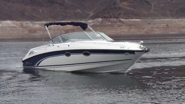 Pronájem Motorová loď v Terracina -Chaparall  2835ss