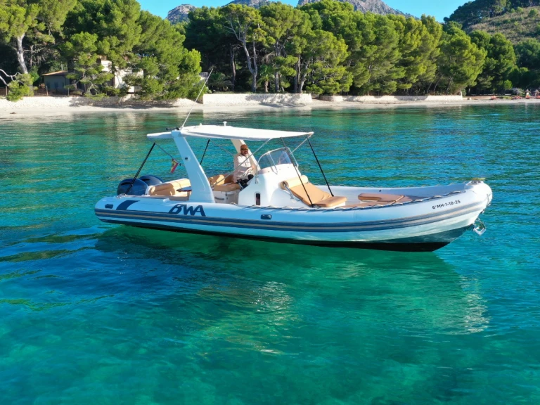 Bwa America 850 jednotlivci a charterové společnosti v Puerto de Pollensa