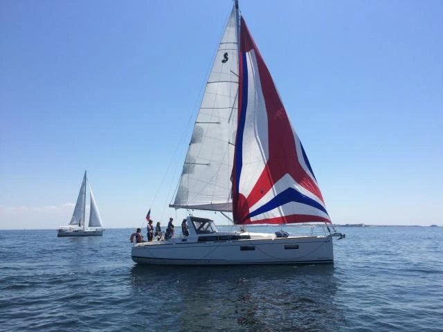 Pronajmout si Bénéteau Oceanis 38.1 v Saint-Gildas-de-Rhuys