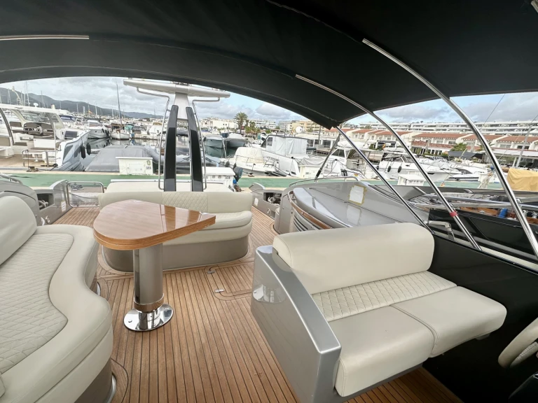 Pronájem Motorová loď Riva s licencí