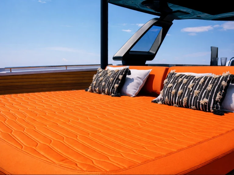 Pronájem Motorová loď Cranchi s licencí