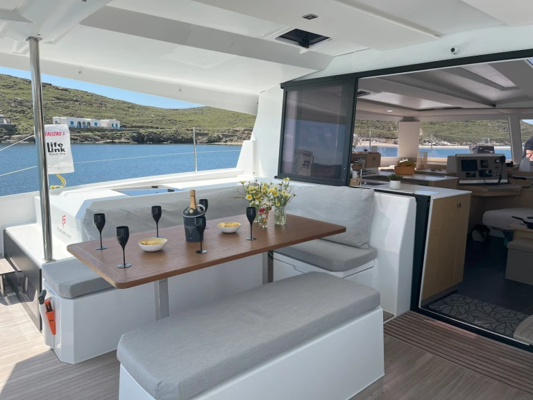 Pronajmout Katamarán se skipperem či ne Fountaine Pajot v Atény
