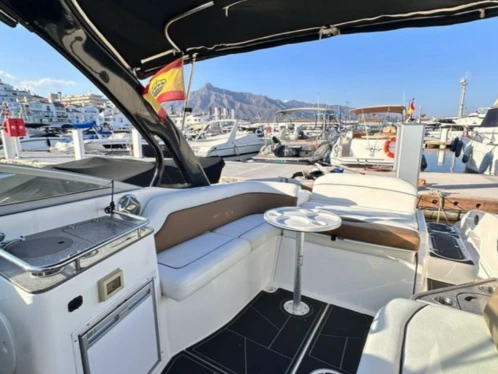 Pronájem Motorová loď Rinker s licencí