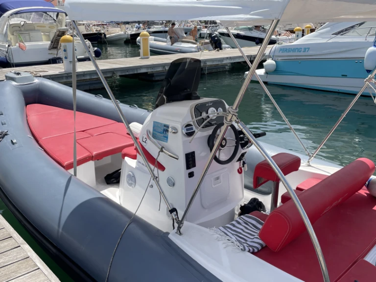 2 BAR 2 BAR 620 jednotlivci a charterové společnosti v Sorrento